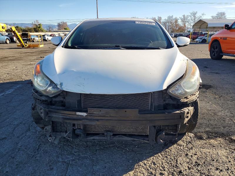 Фото 5 - HYUNDAI ELANTRA