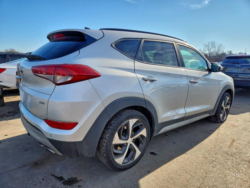 Фото 3 - HYUNDAI TUCSON