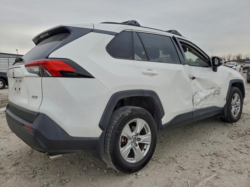 Фото 3 - TOYOTA RAV4