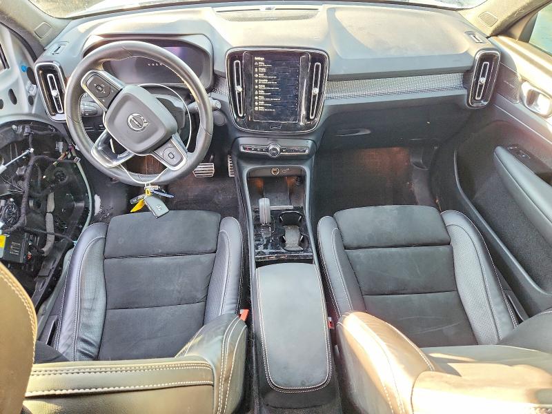 Фото 8 - VOLVO XC40