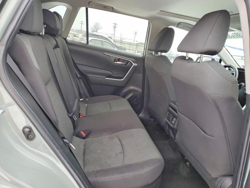 Фото 11 - TOYOTA RAV4