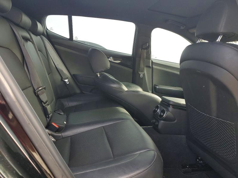 Фото 10 - KIA STINGER