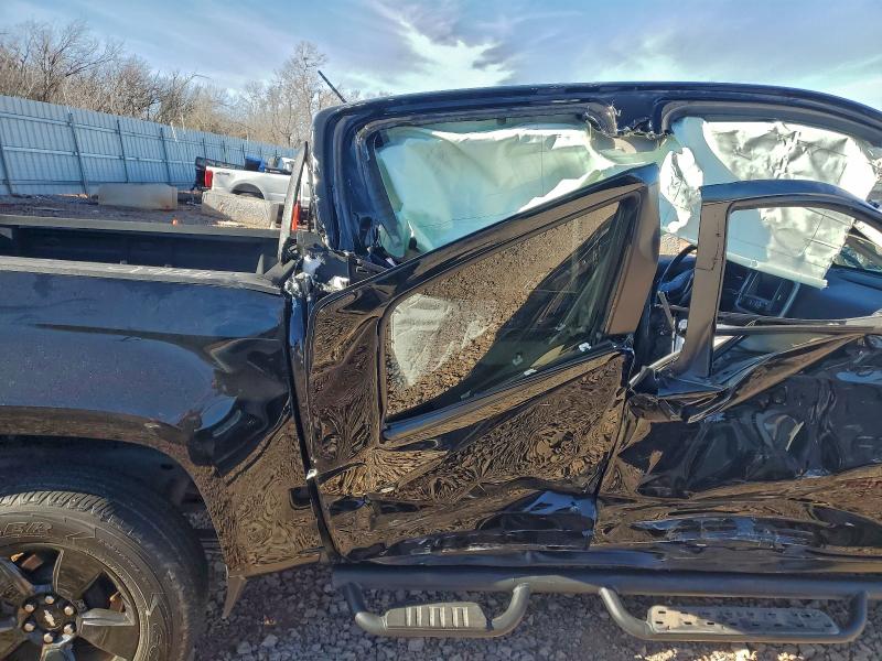 Фото 10 - CHEVROLET COLORADO