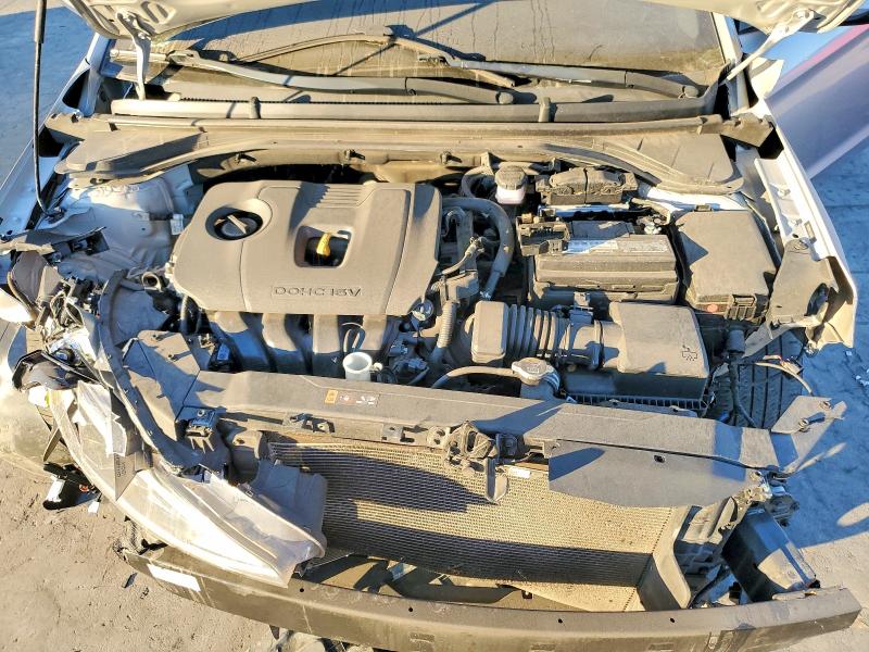 Фото 11 - HYUNDAI ELANTRA