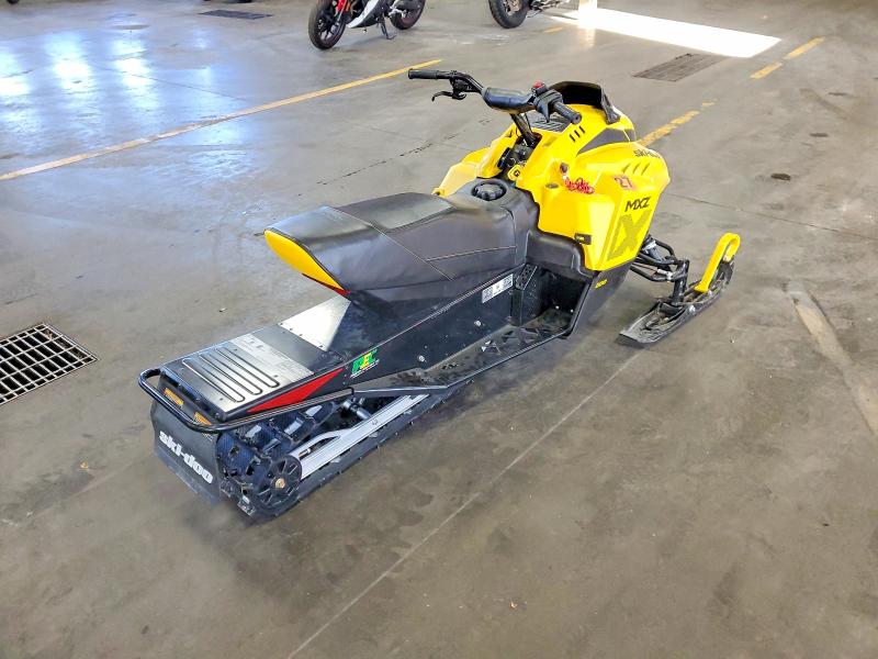 Фото 4 - SKI-DOO SNOWMOBILE