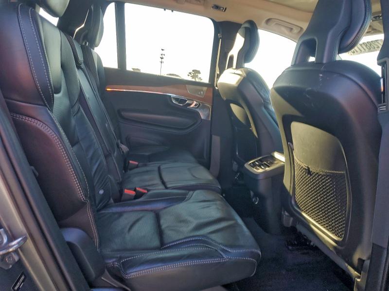 Фото 11 - VOLVO XC90