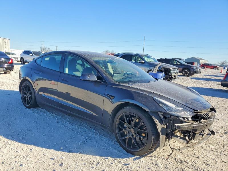 Фото 4 - TESLA MODEL 3