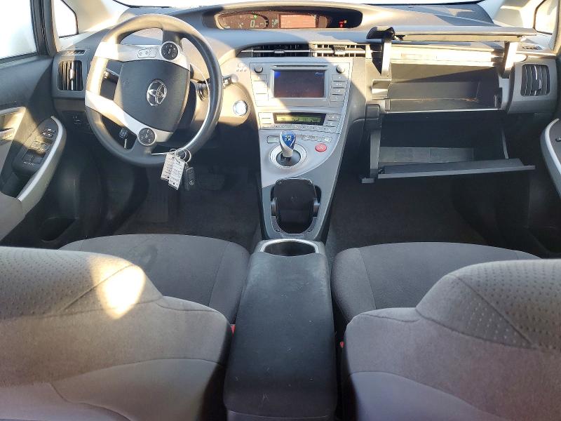 Фото 8 - TOYOTA PRIUS