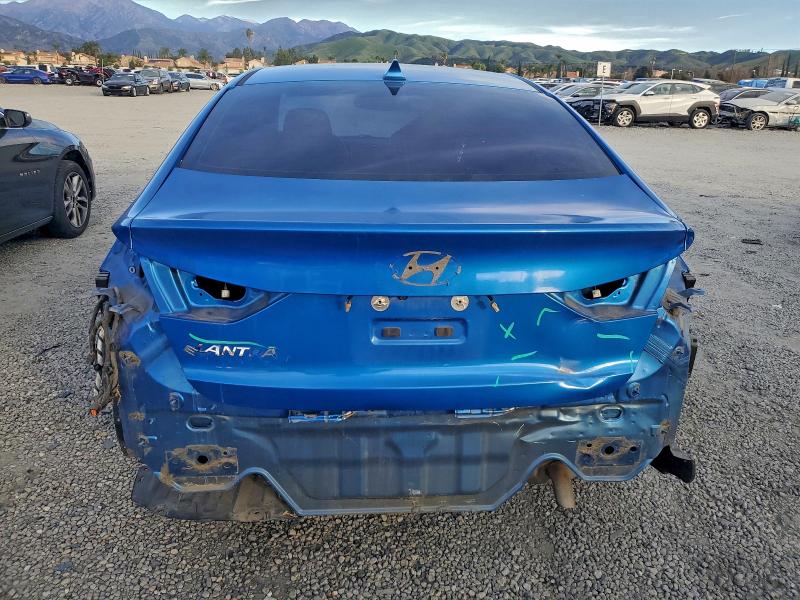 Фото 6 - HYUNDAI ELANTRA