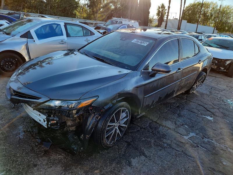 Фото 1 - TOYOTA CAMRY