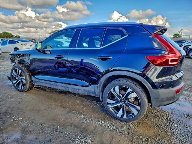 Фото 2 - VOLVO XC40 PLUS