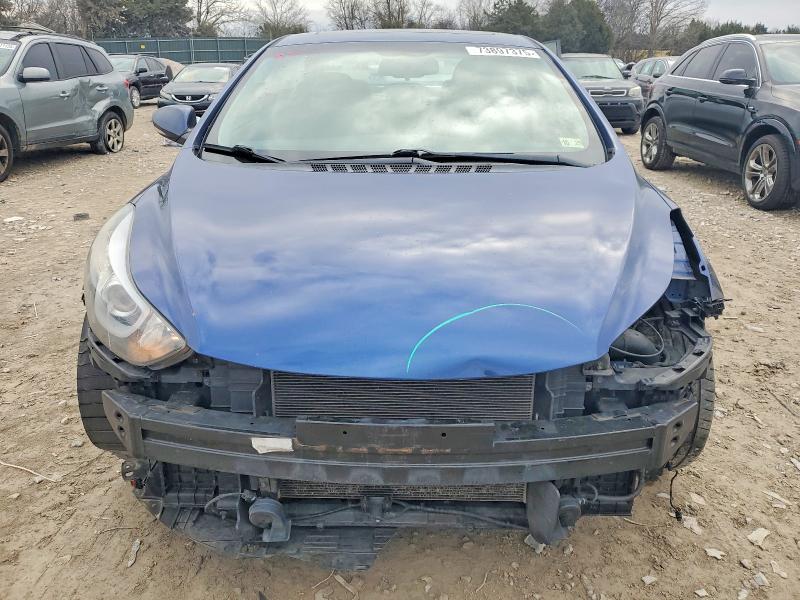 Фото 5 - HYUNDAI ELANTRA