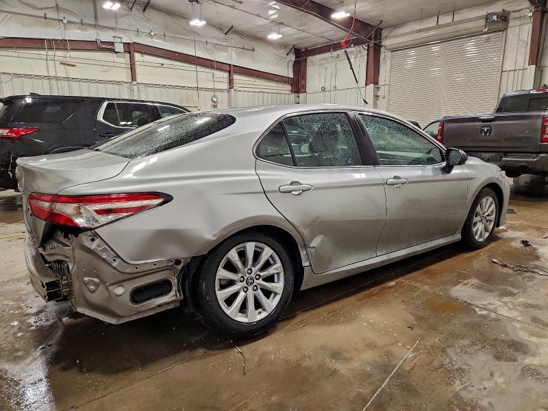 Фото 3 - TOYOTA CAMRY