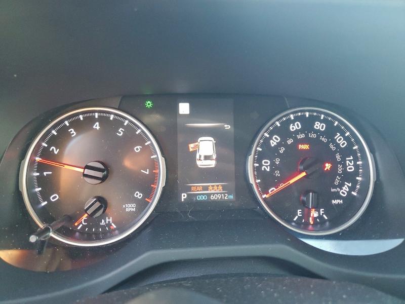 Фото 9 - TOYOTA RAV4