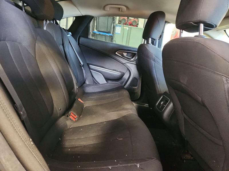 Фото 10 - CHRYSLER 200