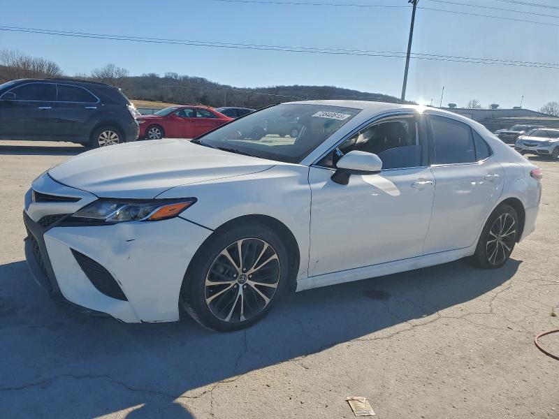 Фото 1 - TOYOTA CAMRY