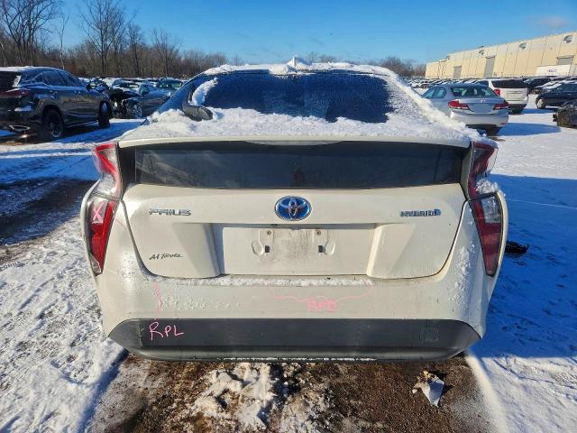 Фото 6 - TOYOTA PRIUS