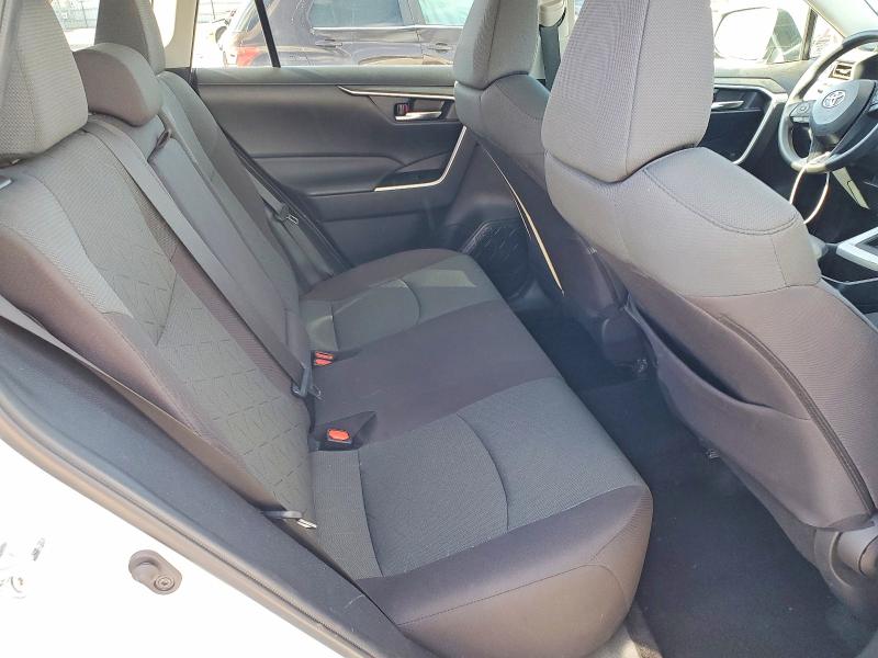 Фото 11 - TOYOTA RAV4