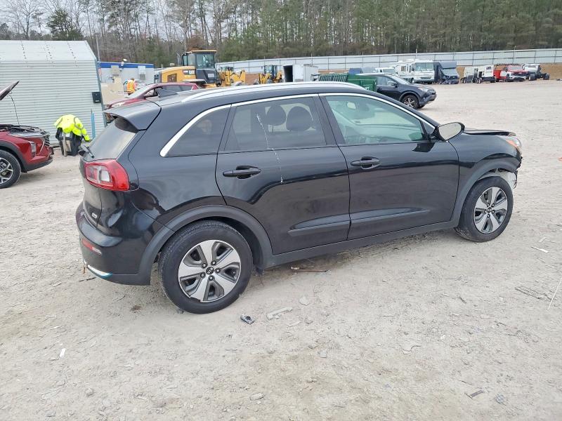 Фото 3 - KIA NIRO