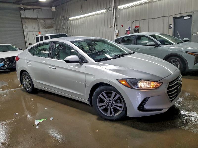 Фото 4 - HYUNDAI ELANTRA