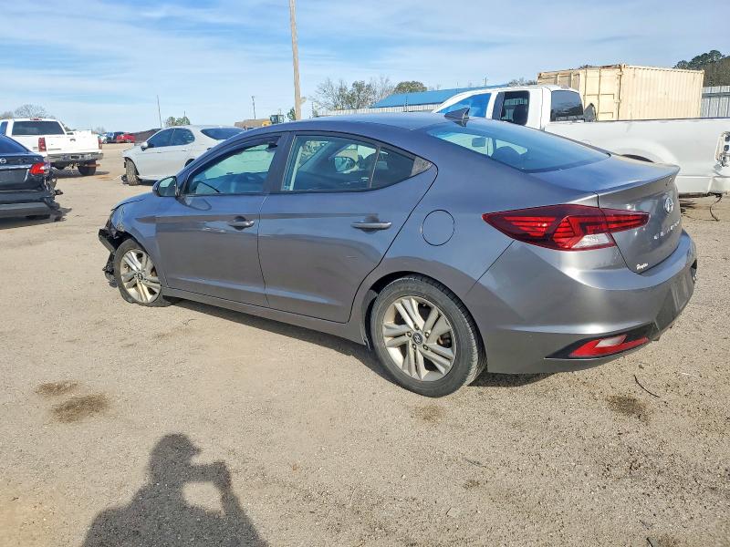 Фото 2 - HYUNDAI ELANTRA