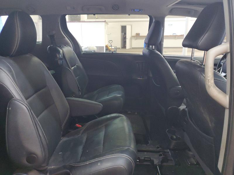 Фото 11 - TOYOTA SIENNA