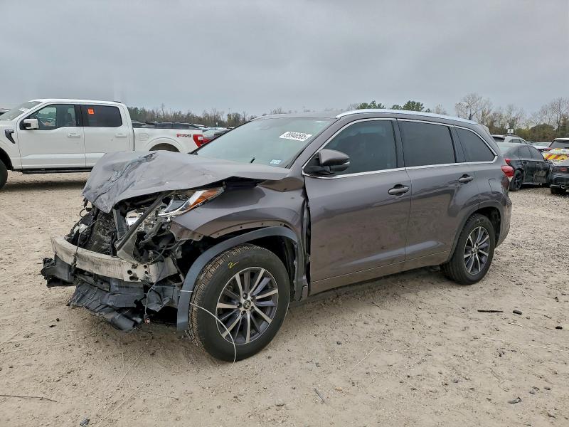 Фото 1 - TOYOTA HIGHLANDER