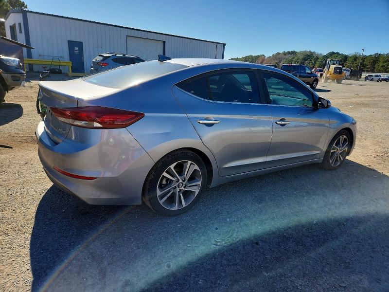 Фото 3 - HYUNDAI ELANTRA