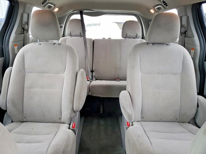 Фото 10 - TOYOTA SIENNA