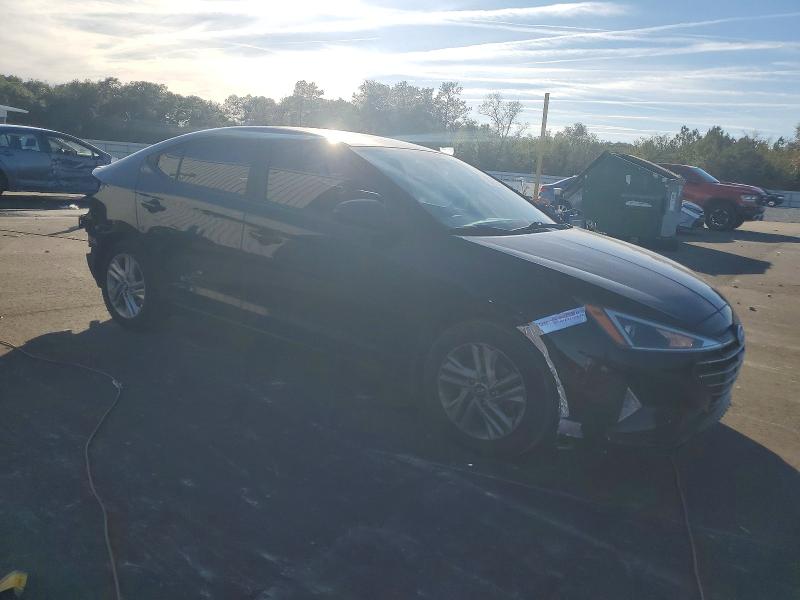 Фото 4 - HYUNDAI ELANTRA