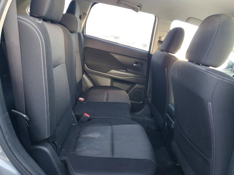 Фото 11 - MITSUBISHI OUTLANDER