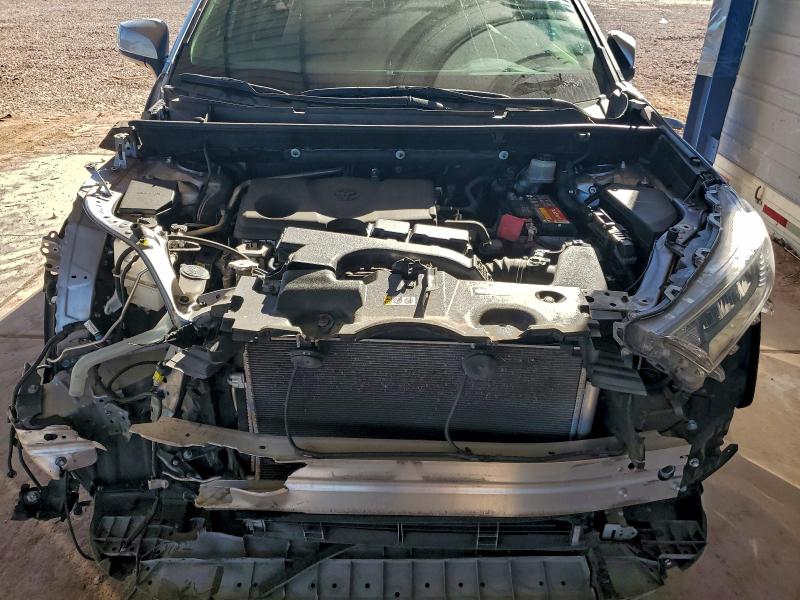 Фото 11 - TOYOTA RAV4