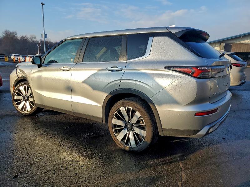 Фото 2 - MITSUBISHI OUTLANDER