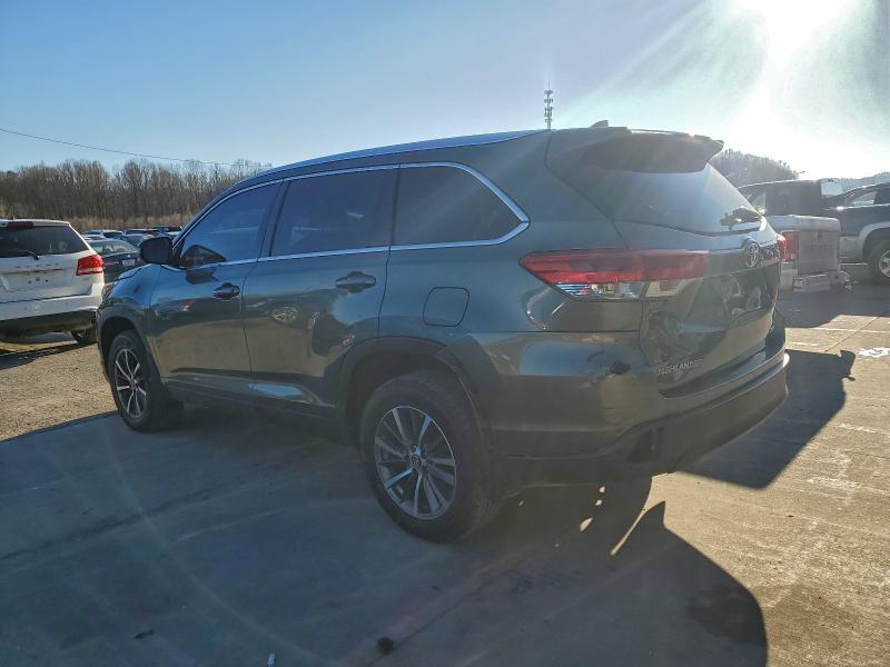 Фото 2 - TOYOTA HIGHLANDER