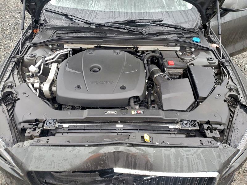 Фото 12 - VOLVO V60