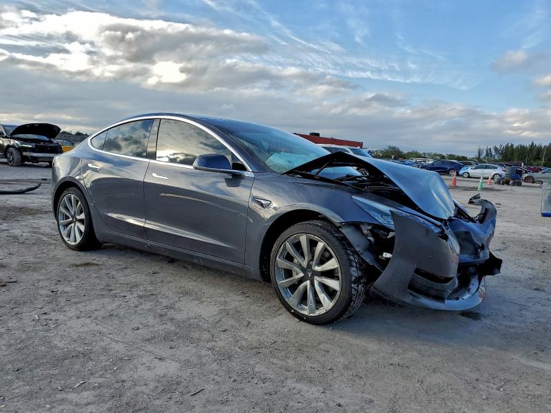 Фото 4 - TESLA MODEL 3