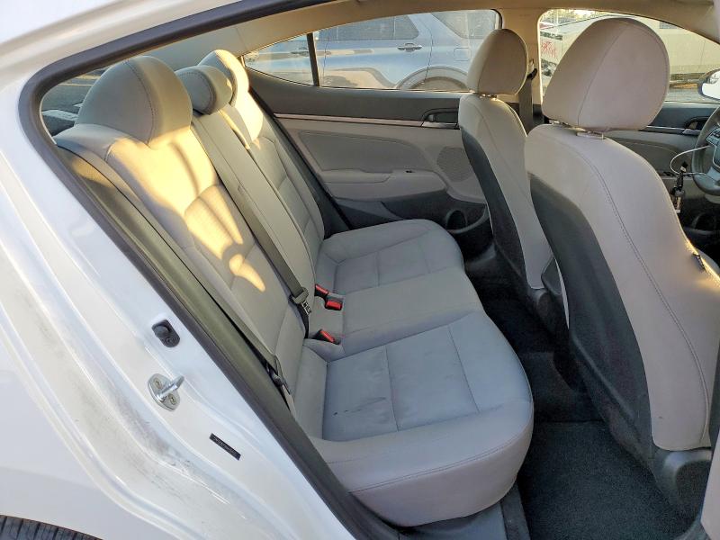 Фото 10 - HYUNDAI ELANTRA