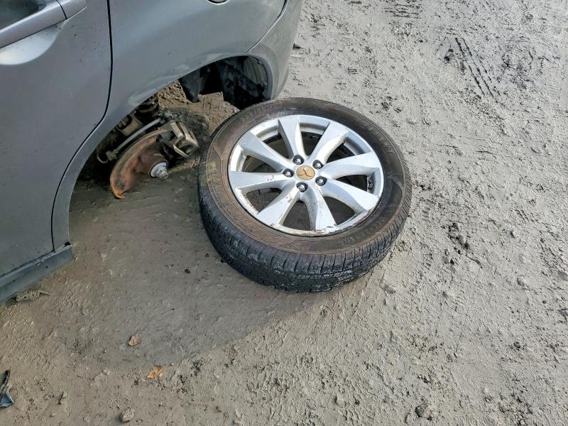 Фото 13 - MITSUBISHI OUTLANDER