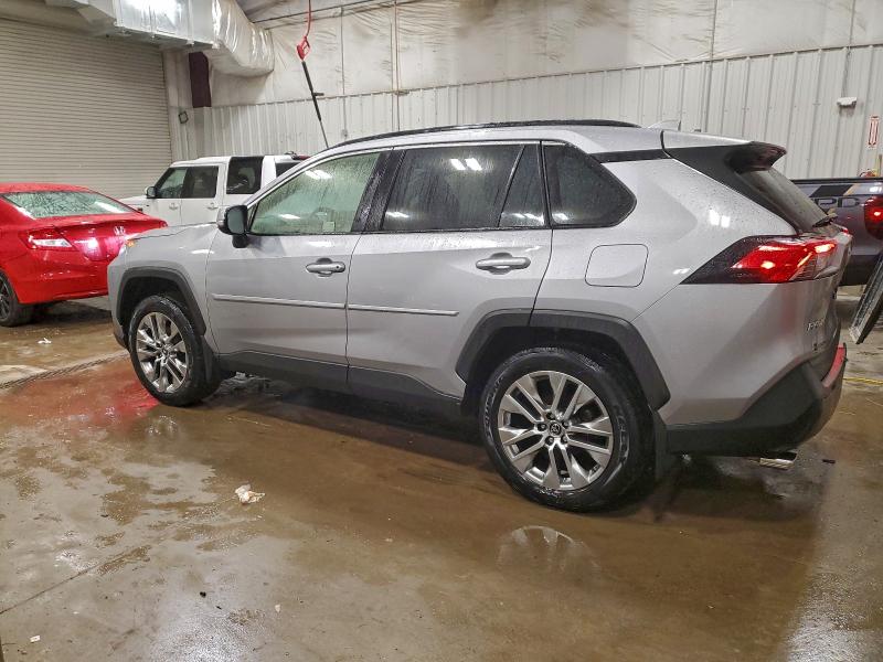 Фото 2 - TOYOTA RAV4