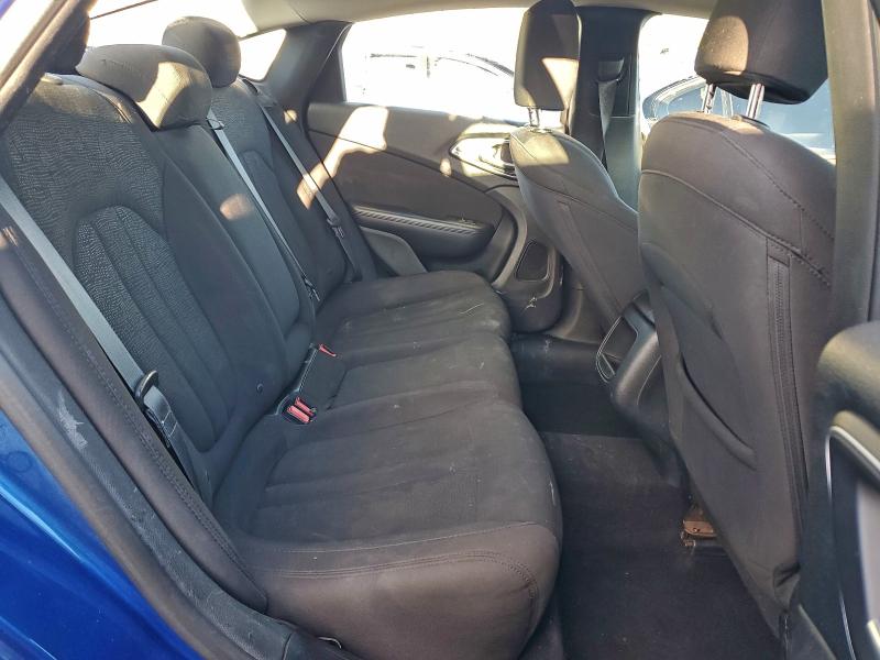 Фото 10 - CHRYSLER 200