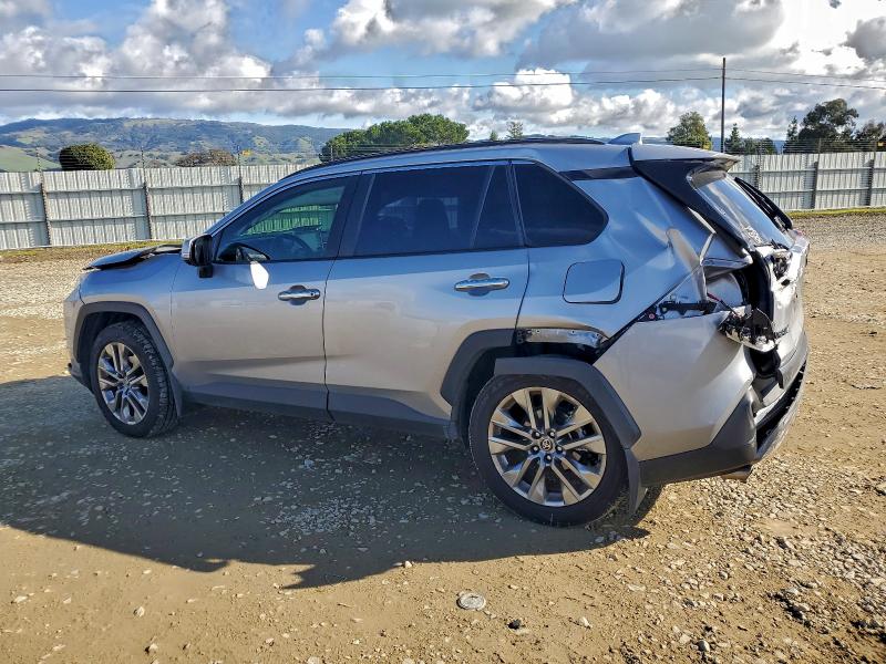 Фото 2 - TOYOTA RAV4