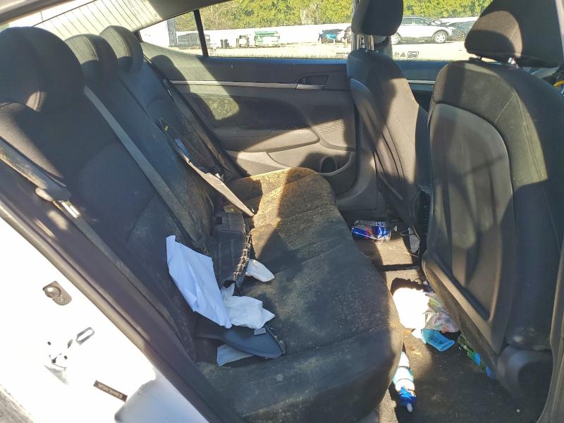 Фото 10 - HYUNDAI ELANTRA