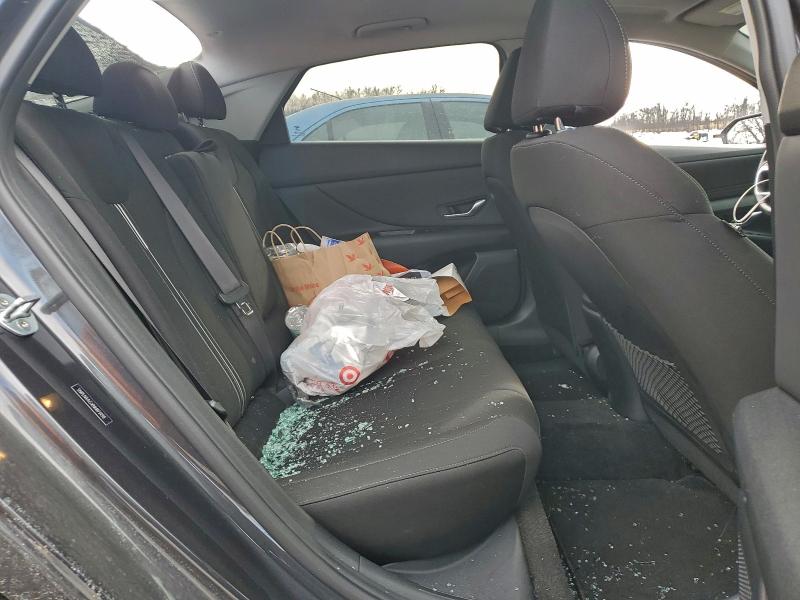 Фото 10 - HYUNDAI ELANTRA