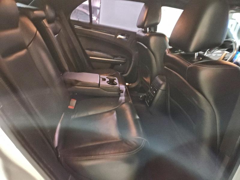 Фото 10 - CHRYSLER 300