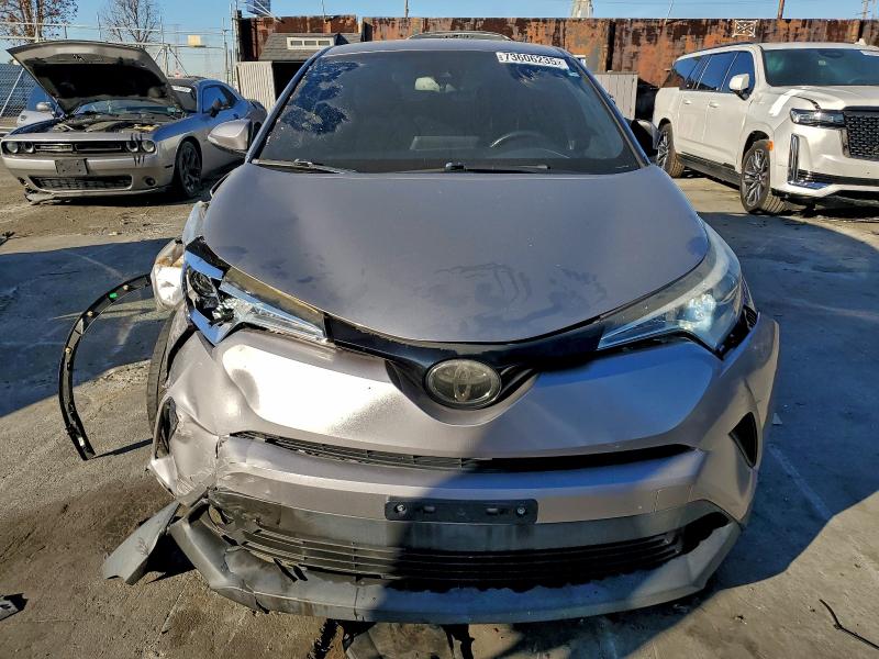 Фото 5 - TOYOTA C-HR