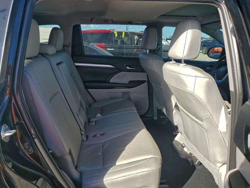 Фото 11 - TOYOTA HIGHLANDER