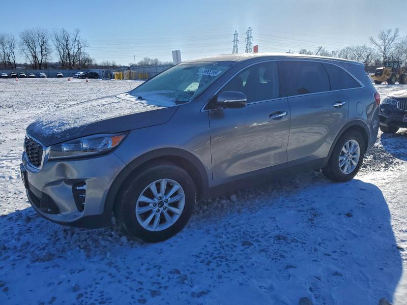 Фото 1 - KIA SORENTO