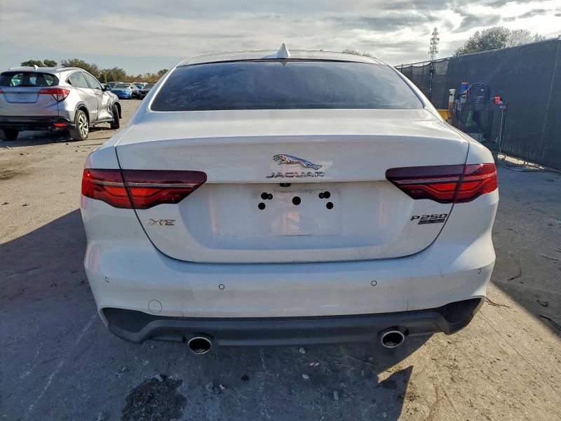 Фото 6 - JAGUAR XE