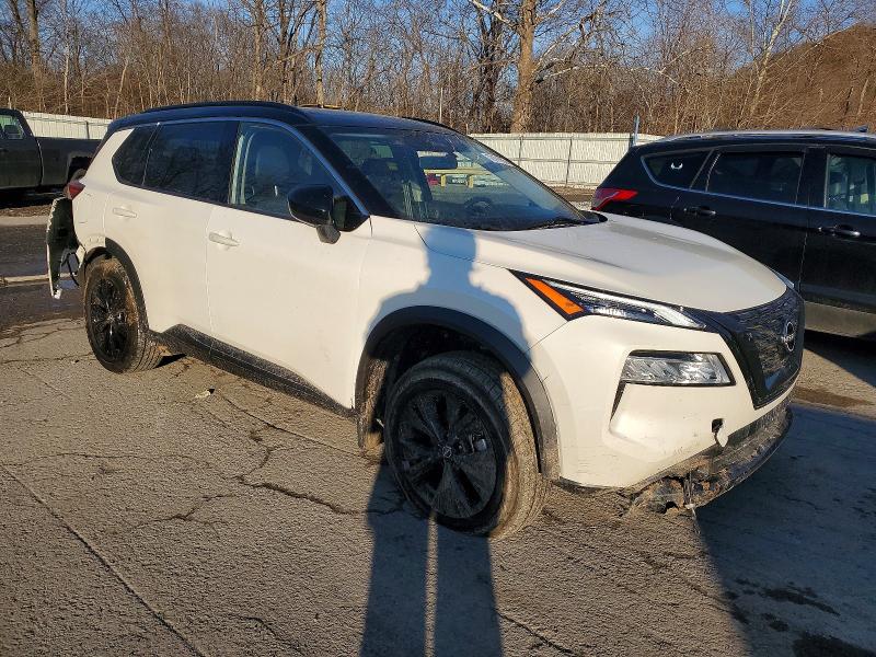 Фото 4 - NISSAN ROGUE