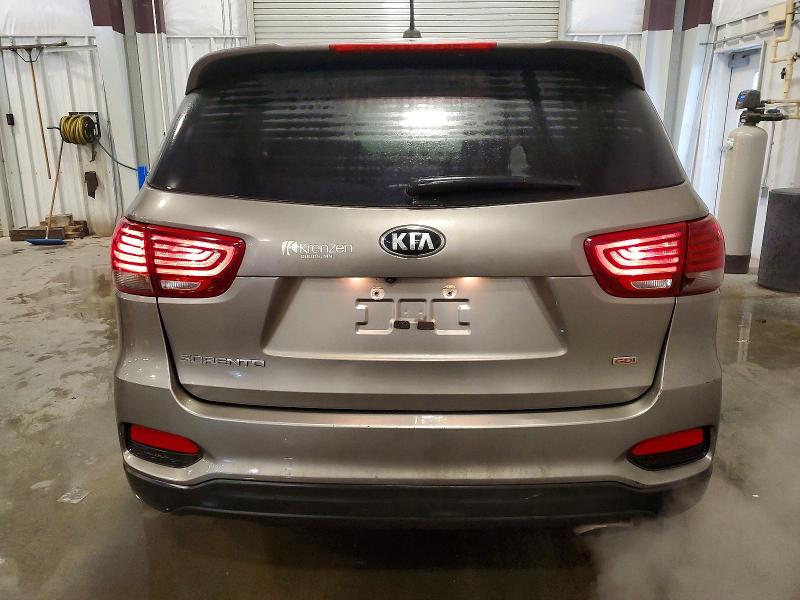 Фото 6 - KIA SORENTO